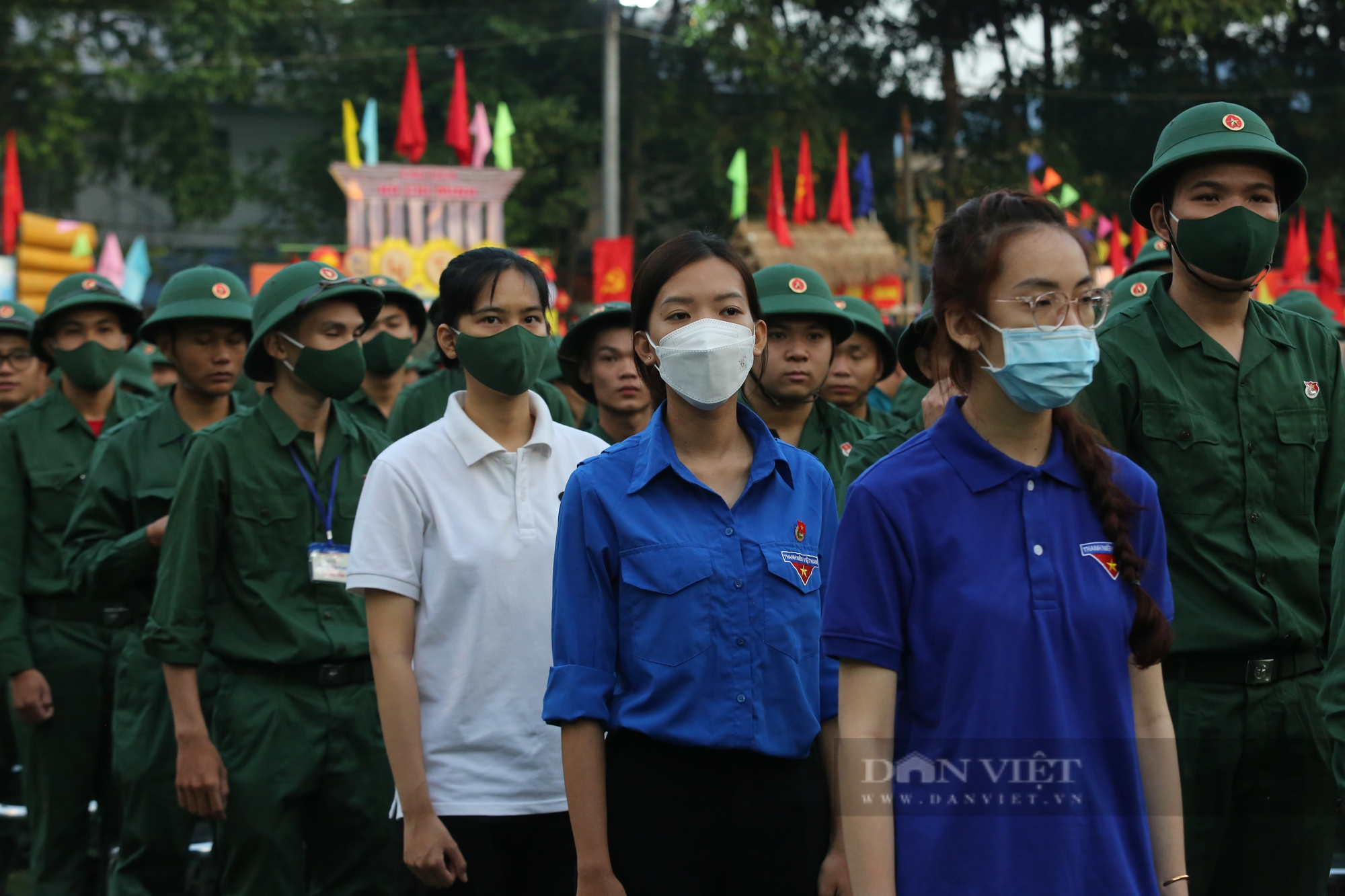 Thanh niên TP.HCM khí thế lên đường nhập ngũ  - Ảnh 5.