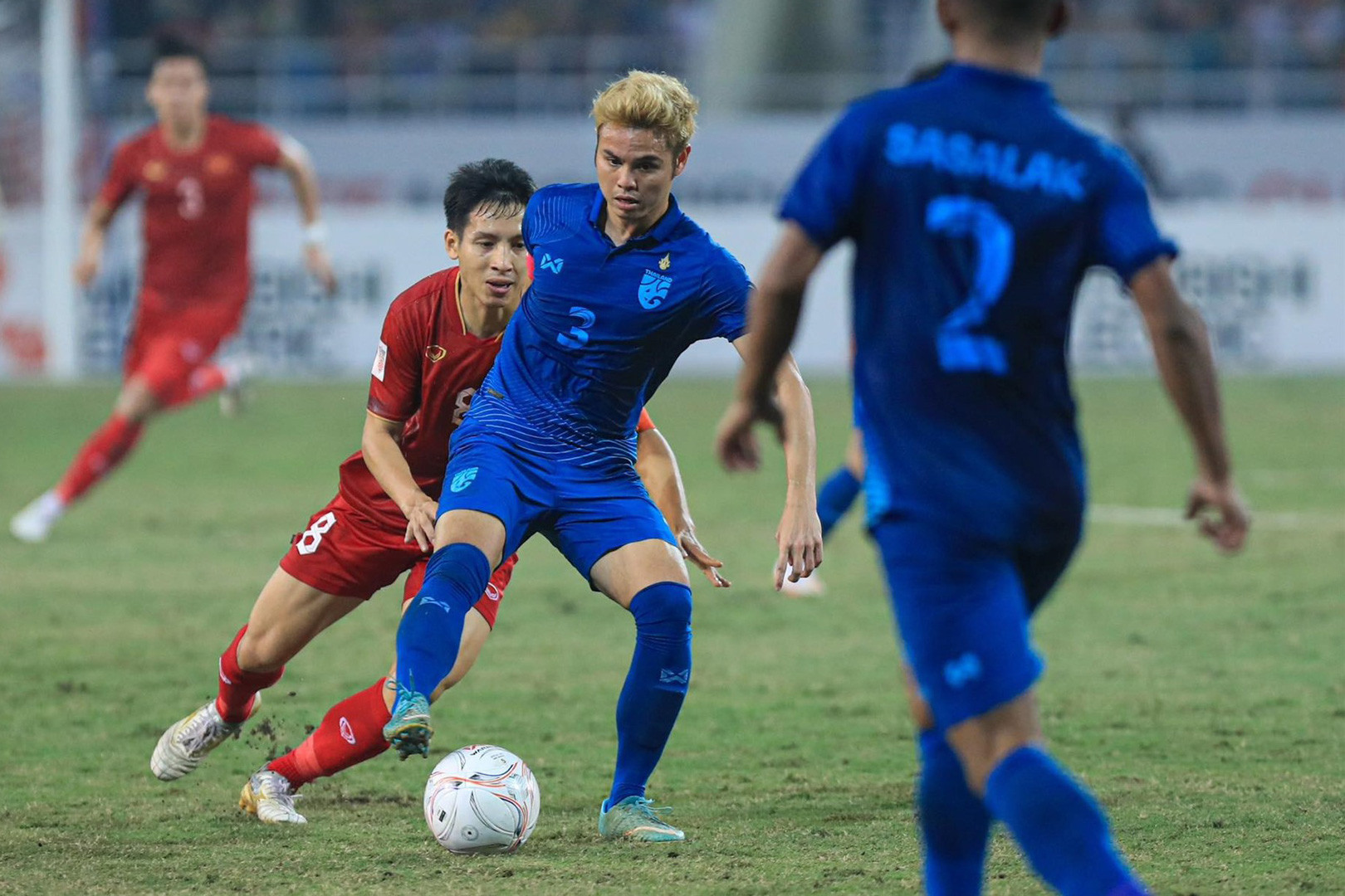Vì sao Theerathon Bunmathan được khuyên đến chơi bóng tại V.League? - Ảnh 1.
