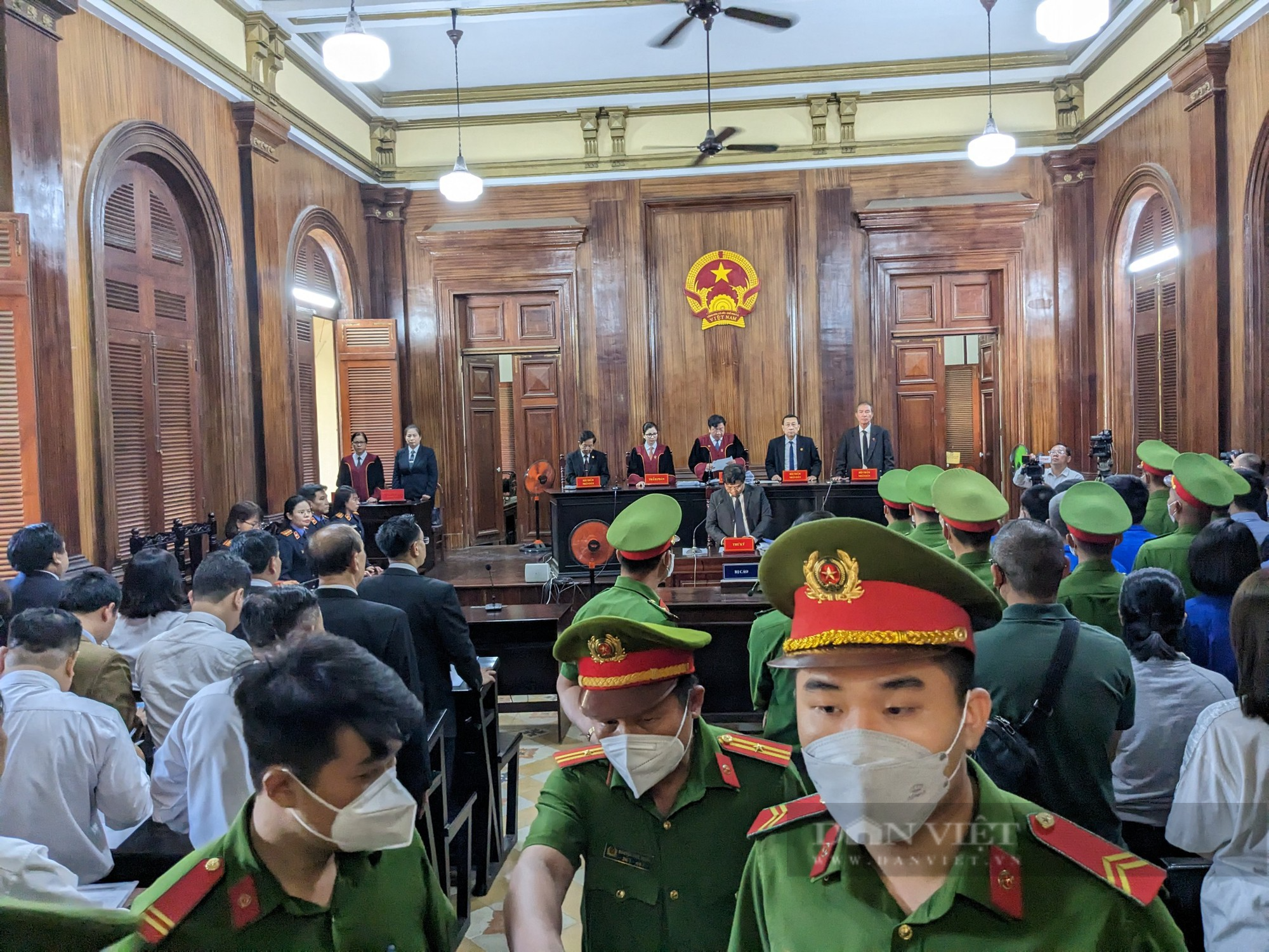 Cựu Chủ tịch UBND TP.Cần Thơ không tham dự phiên tòa xét xử vụ đấu thầu gây hậu quả nghiêm trọng - Ảnh 1.