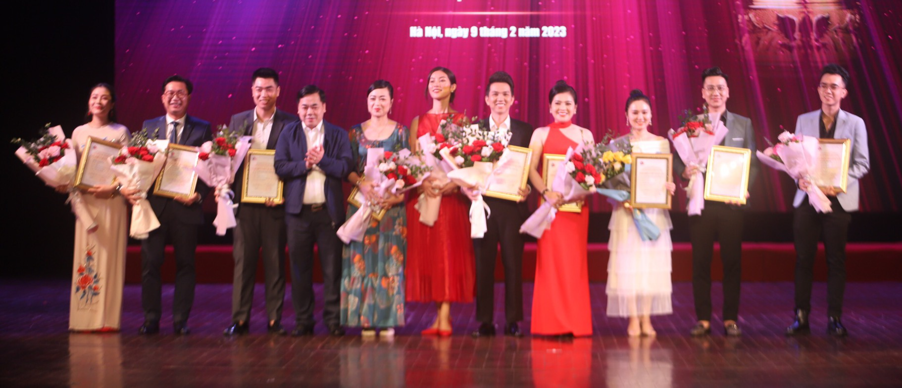 “Tú Bà” Thu Huệ, &quot;Chủ tịch&quot; Trịnh Mai Nguyên nhận giải Diễn viên xuất sắc, Đạo diễn xuất sắc - Ảnh 2.