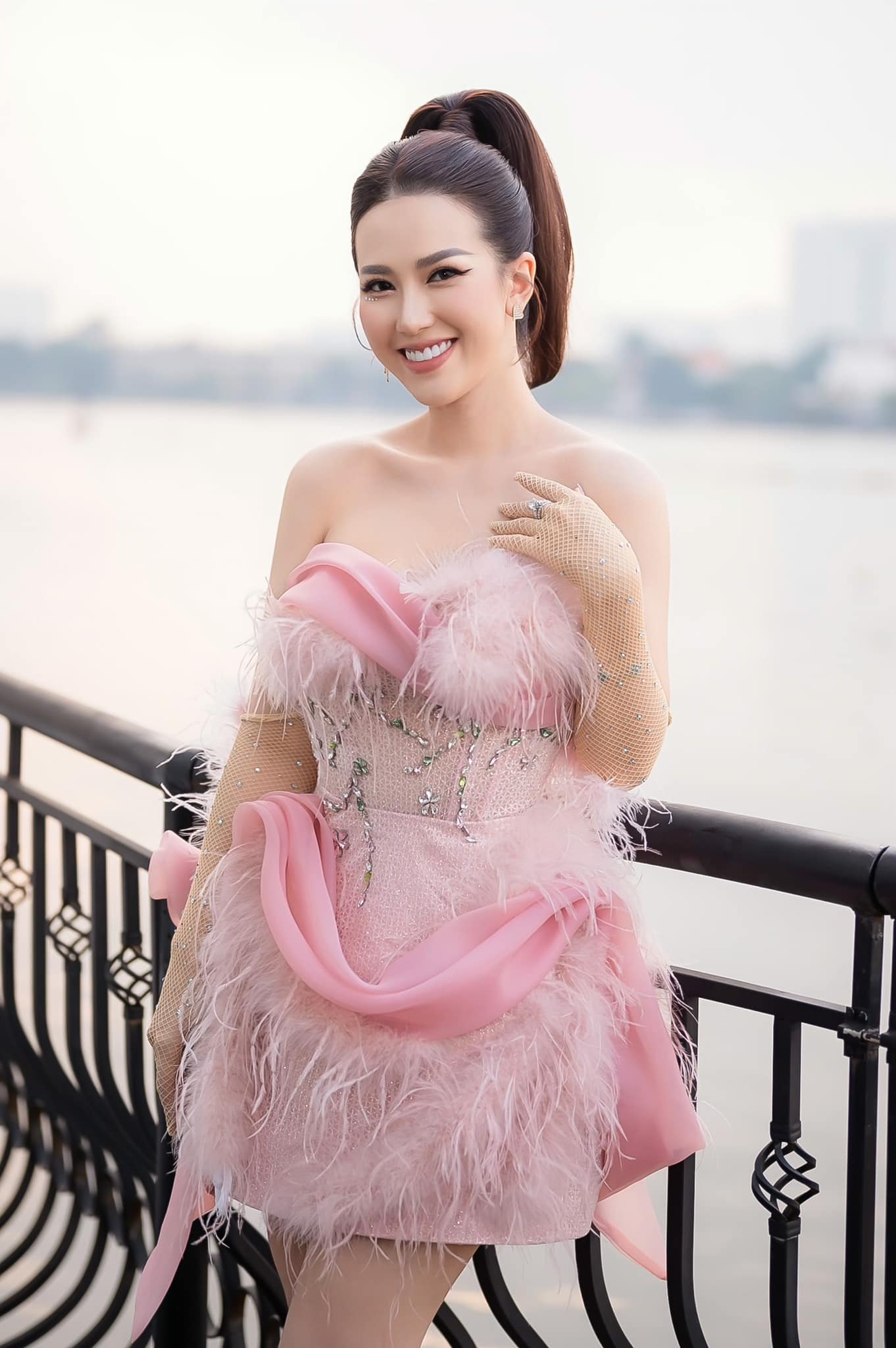 MC Thu Hà - người tố bị cầu thủ nổi tiếng &quot;gạ tình&quot; - là ai? - Ảnh 6.