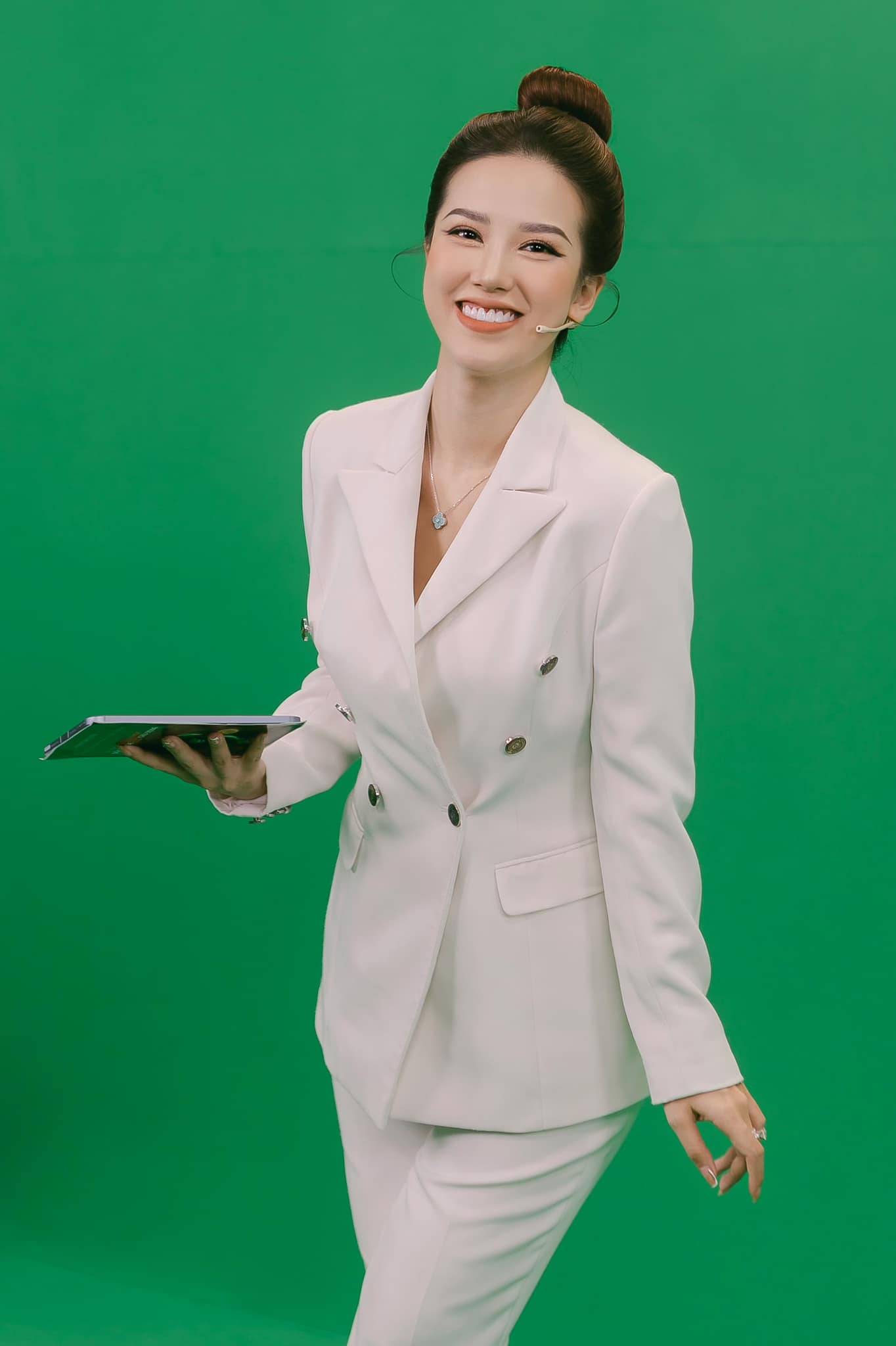 MC Thu Hà - người tố bị cầu thủ nổi tiếng &quot;gạ tình&quot; - là ai? - Ảnh 8.