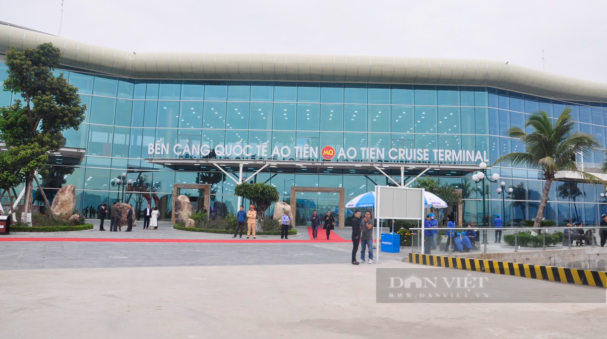&quot;Mở hàng&quot; Bến cảng cao cấp Ao Tiên - Vân Đồn, những du khách đầu tiên nhận món quà bất ngờ - Ảnh 1.