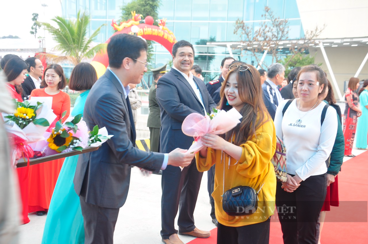 &quot;Mở hàng&quot; Bến cảng cao cấp Ao Tiên - Vân Đồn, những du khách đầu tiên nhận món quà bất ngờ - Ảnh 2.