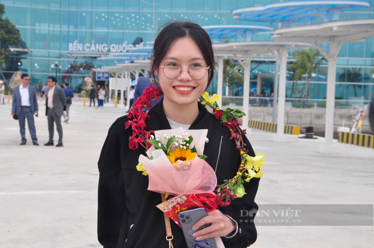&quot;Mở hàng&quot; Bến cảng cao cấp Ao Tiên - Vân Đồn, những du khách đầu tiên nhận món quà bất ngờ - Ảnh 3.