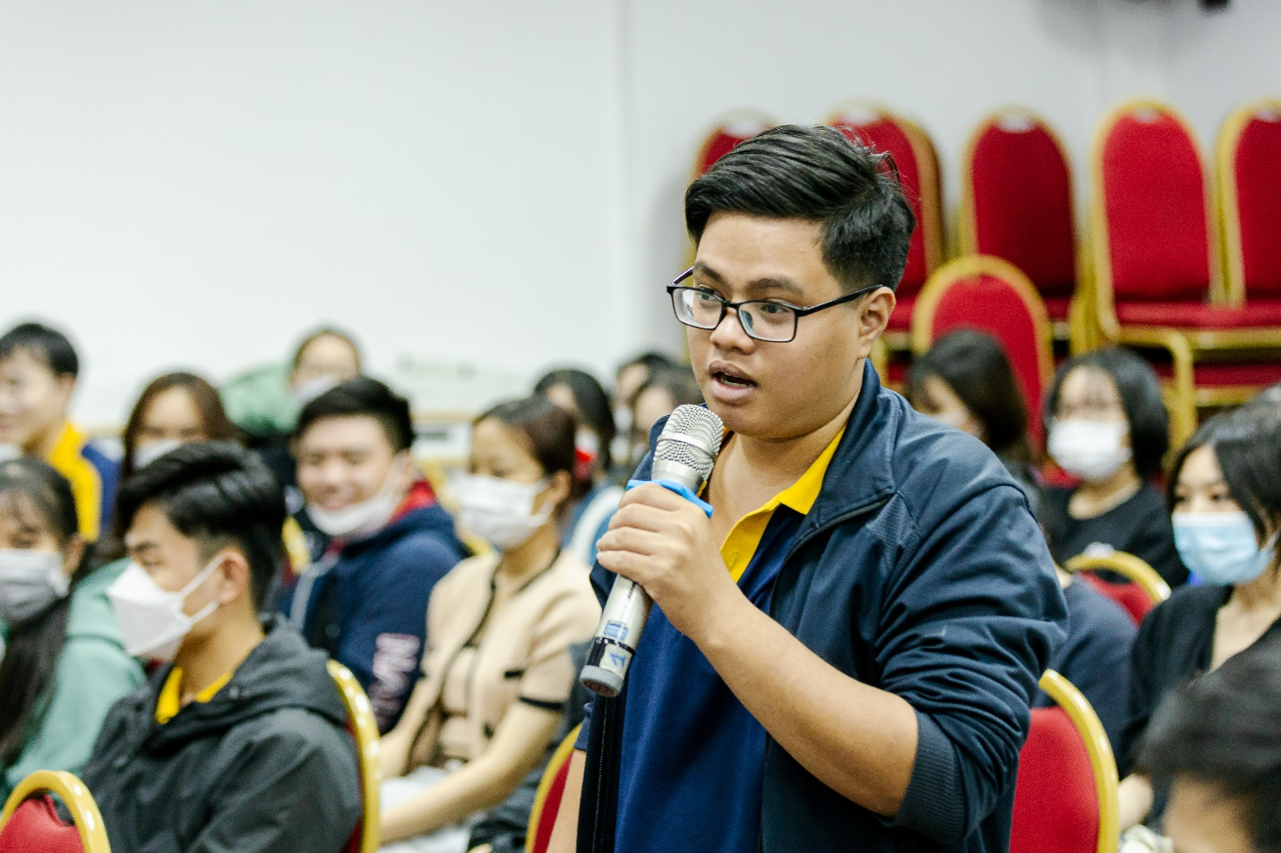 ChatGPT lên ngôi, lập trình viên có còn chỗ đứng? - Ảnh 1.
