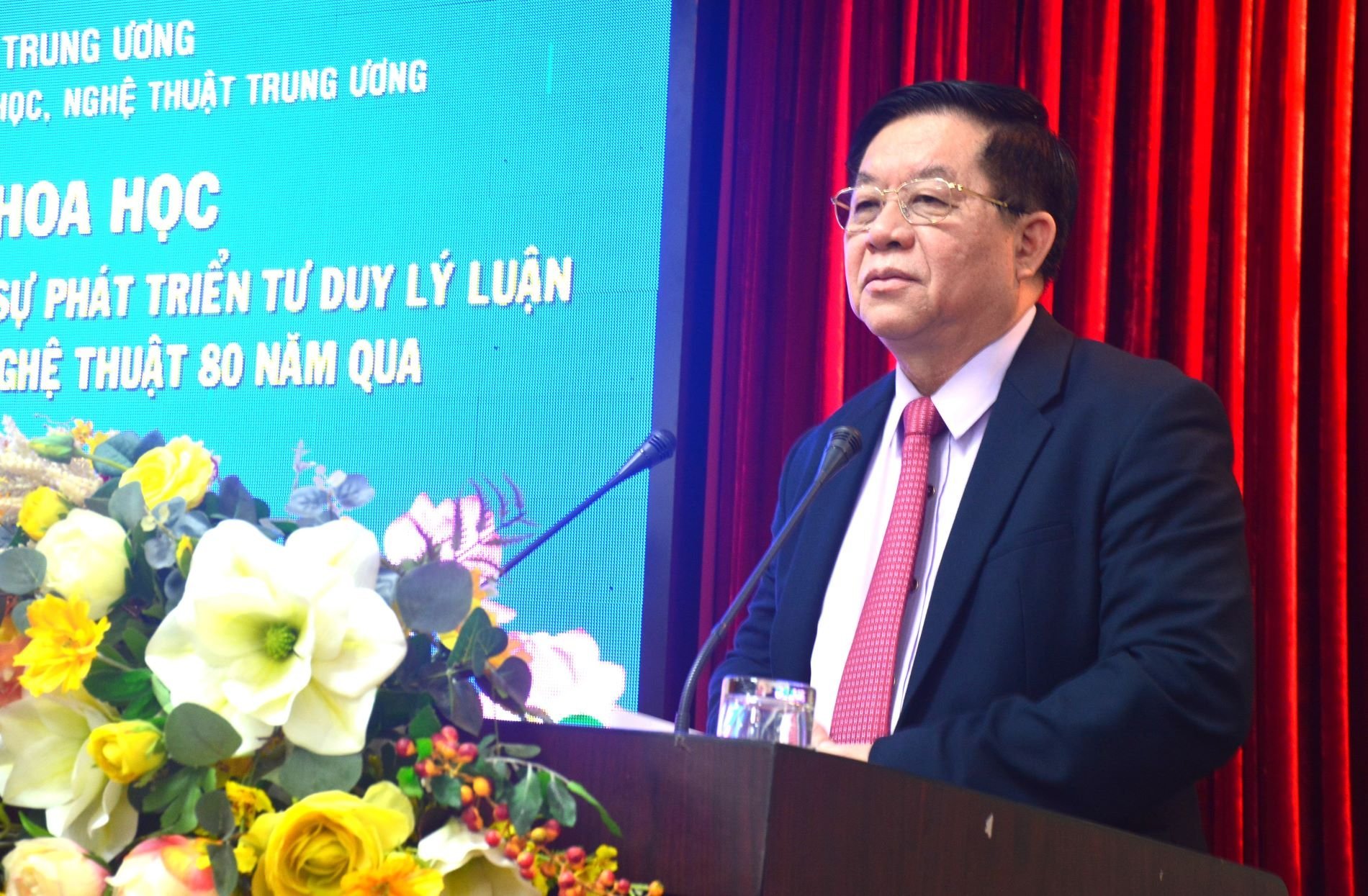 Văn nghệ sĩ cần làm gì để chấn hưng văn hóa trong thời đại cách mạng công nghệ? - Ảnh 2.