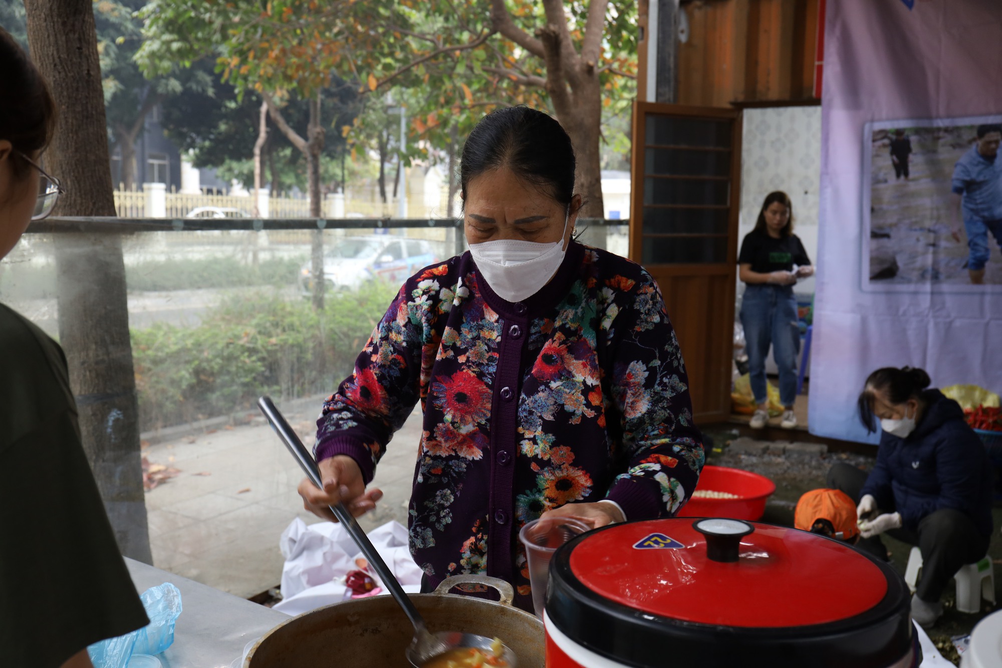 Lan tỏa yêu thương từ những suất ăn 0 đồng  - Ảnh 13.
