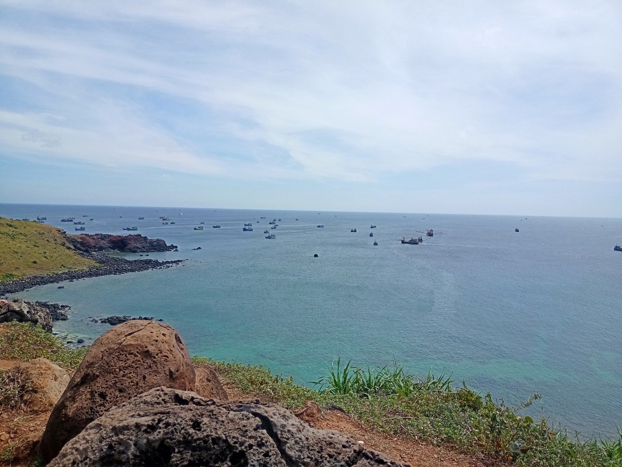 Một tàu hàng nữa bị chìm trên vùng biển Phú Quý , cứu được 5, còn 2 người mất tích  - Ảnh 1.