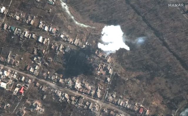 Hình ảnh sốc về 'sự thật kinh hoàng' ở Bakhmut khi giao tranh giữa Nga và Ukraine gia tăng - Ảnh 1.