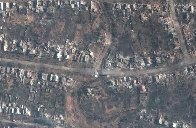 Hình ảnh sốc về 'sự thật kinh hoàng' ở Bakhmut khi giao tranh giữa Nga và Ukraine gia tăng - Ảnh 2.