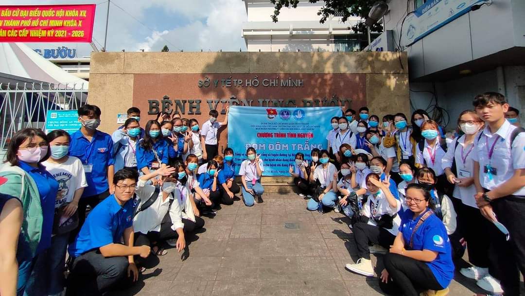 Nữ sinh trường Đại học Luật TP. HCM chia sẻ hạnh phúc khi cho đi - Ảnh 5.