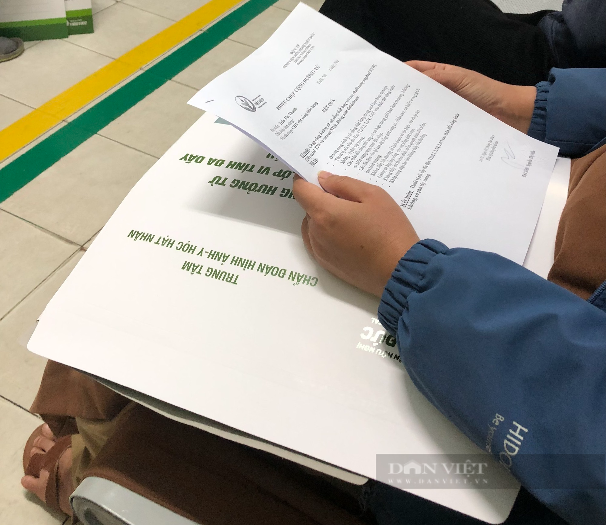 Ngày càng nhiều người trẻ mắc các bệnh về cột sống, bác sĩ lý giải nguyên nhân - Ảnh 2.