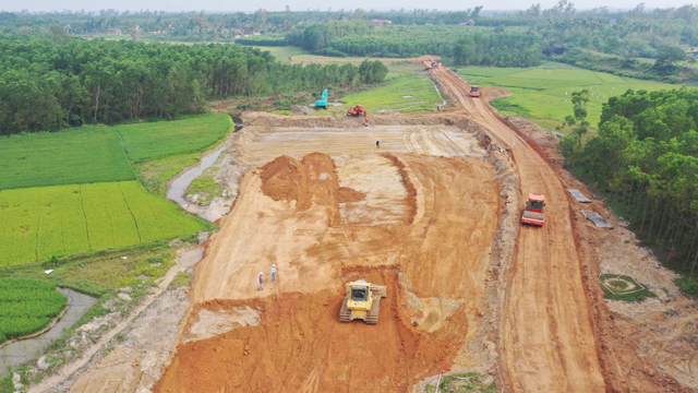 Deoca Group than vướng, kể khó trong thi công cao tốc Bắc – Nam, đoạn Quảng Ngãi - Ảnh 1. Deoca Group than vướng, kể khó trong thi công cao tốc Bắc – Nam, đoạn Quảng Ngãi - Ảnh 1.