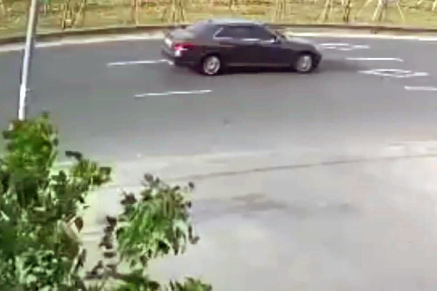 Vụ cán bộ ngân hàng lái Mercedes tông chết rồi bỏ chạy: Gia đình yêu cầu không làm &quot;phiền&quot; - Ảnh 2.