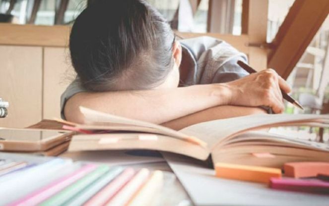 Dạy thêm, học thêm: Cha mẹ kỳ vọng, con cái kiệt quệ - Ảnh 1.