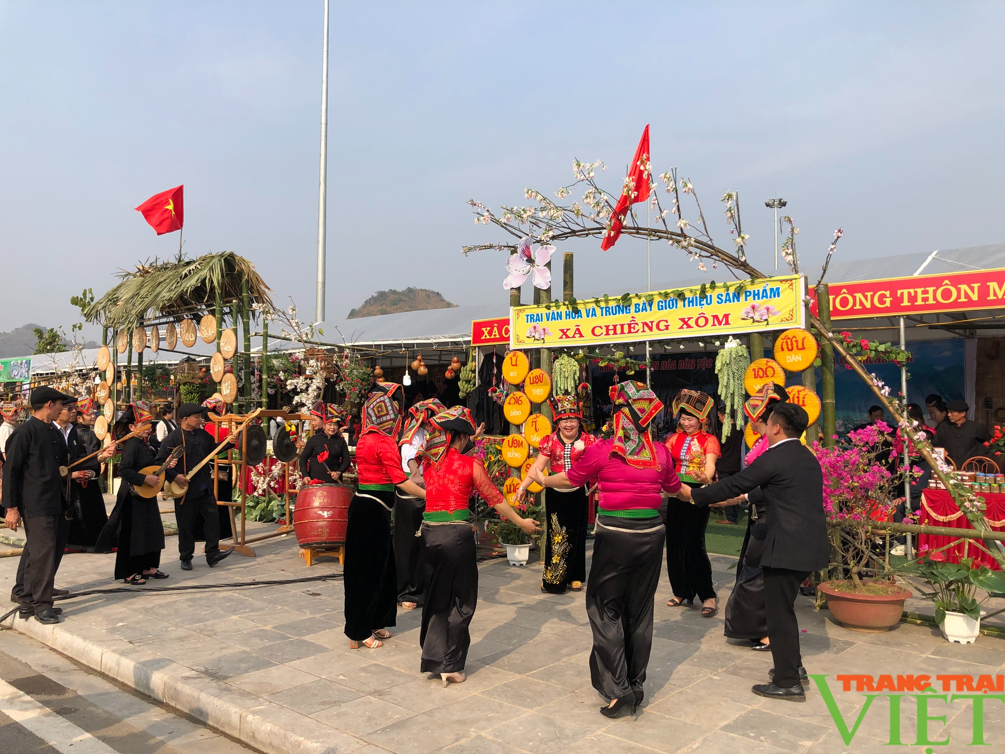Lắng đọng cảm xúc về Lễ hội Mùa hoa ban TP.Sơn La 2023 - Ảnh 3. Lắng đọng cảm xúc về Lễ hội Mùa hoa ban TP.Sơn La 2023 - Ảnh 3.