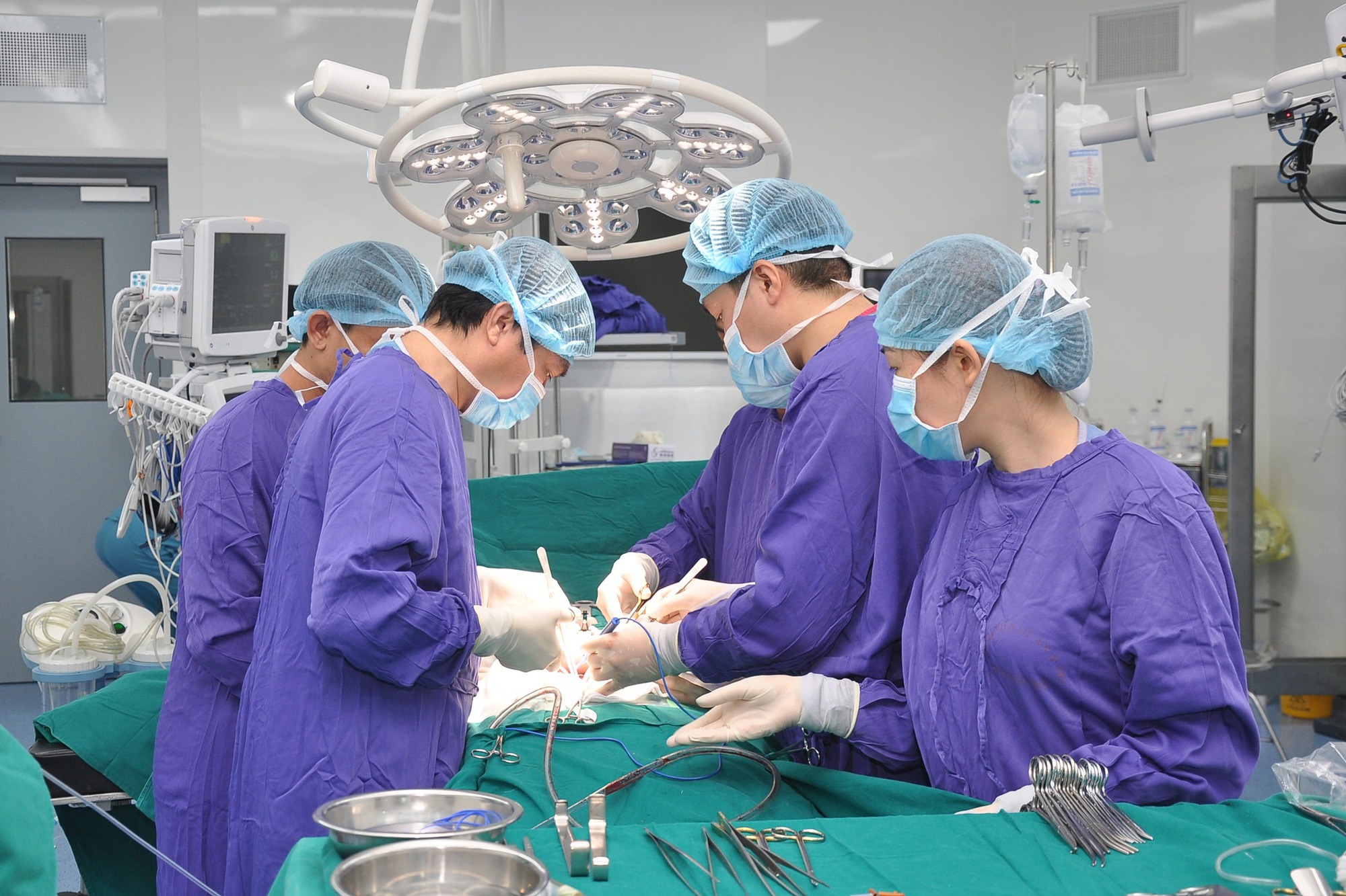 Xoắn dạ dày khiến thanh niên đau chướng bụng, buồn nôn nhiều ngày - Ảnh 2.