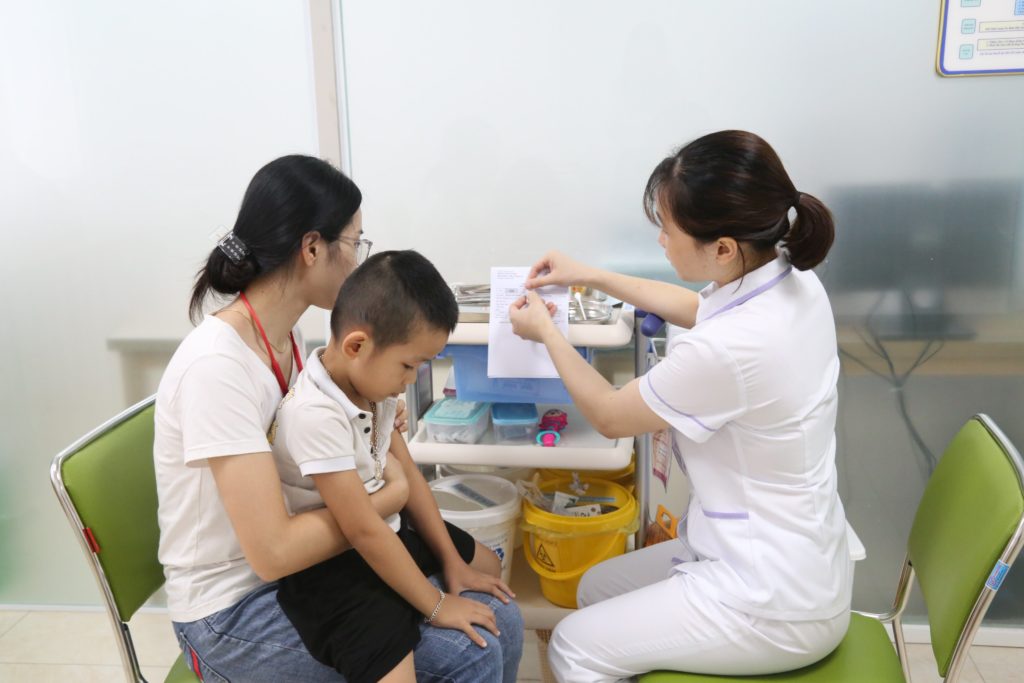 Nhiều dịch bệnh truyền nhiễm nguy hiểm, đe dọa bùng phát - Ảnh 2.