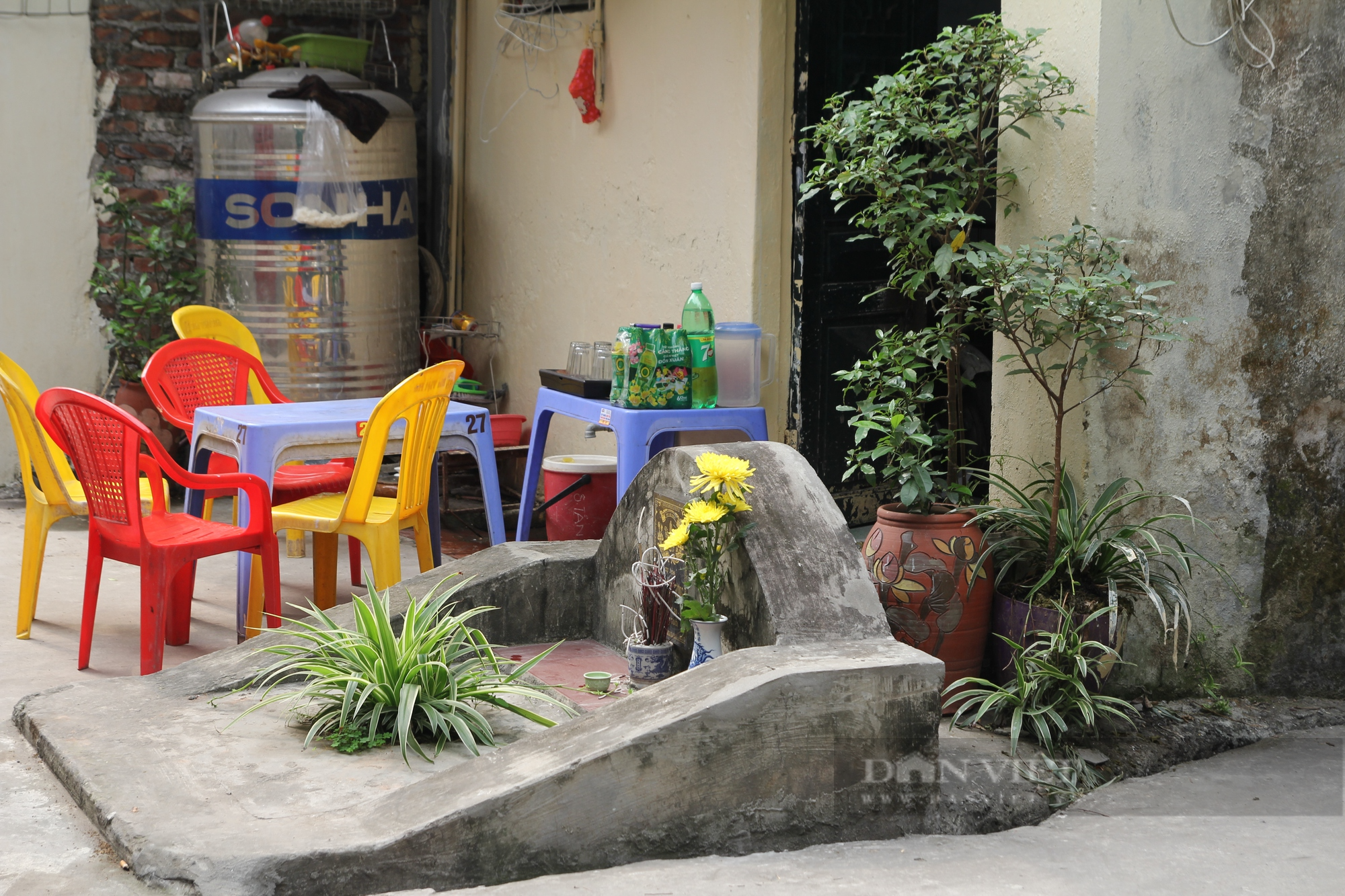 Chuyện ly kỳ tại con phố được mệnh danh “phố nghĩa địa” ở Hà Nội  - Ảnh 2.