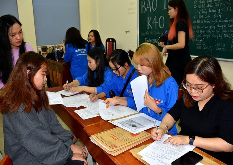 Nhiều trường ở Hà Nội xét học bạ năm 2023, thí sinh rộng cửa vào đại học  - Ảnh 1.