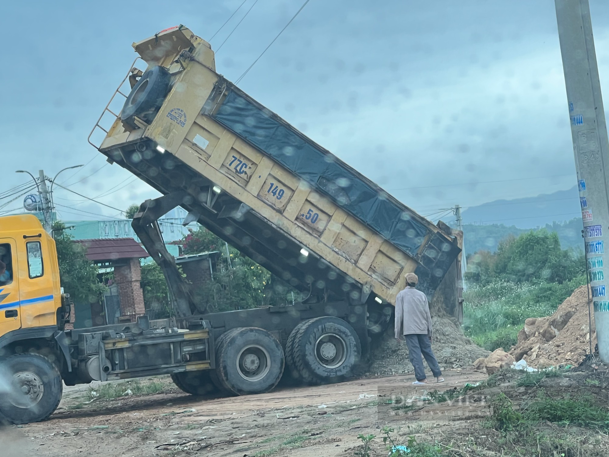 &quot;Bất thường nguồn đất san lấp dự án Nhà nước hơn 14 tỷ đồng&quot;: Đình chỉ thi công, &quot;bốc&quot; bỏ đất kém chất lượng - Ảnh 4.