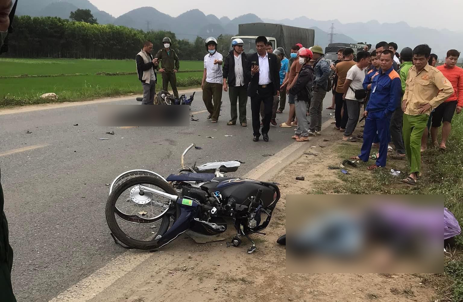 Hòa Bình: 2 xe máy đấu đầu, 1 người tử vong - Ảnh 1. Hòa Bình: 2 xe máy đấu đầu, 1 người tử vong - Ảnh 1.