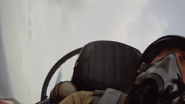Su-27 có gì mà lọt top những chiến đấu cơ nguy hiểm nhất thế giới? - Ảnh 19.