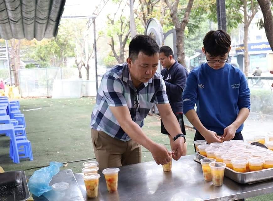 600 suất ăn miễn phí sẽ được trao tại “Bữa cơm yêu thương” - Ảnh 2.