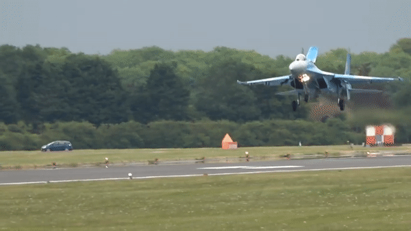 Su-27 có gì mà lọt top những chiến đấu cơ nguy hiểm nhất thế giới? - Ảnh 5.