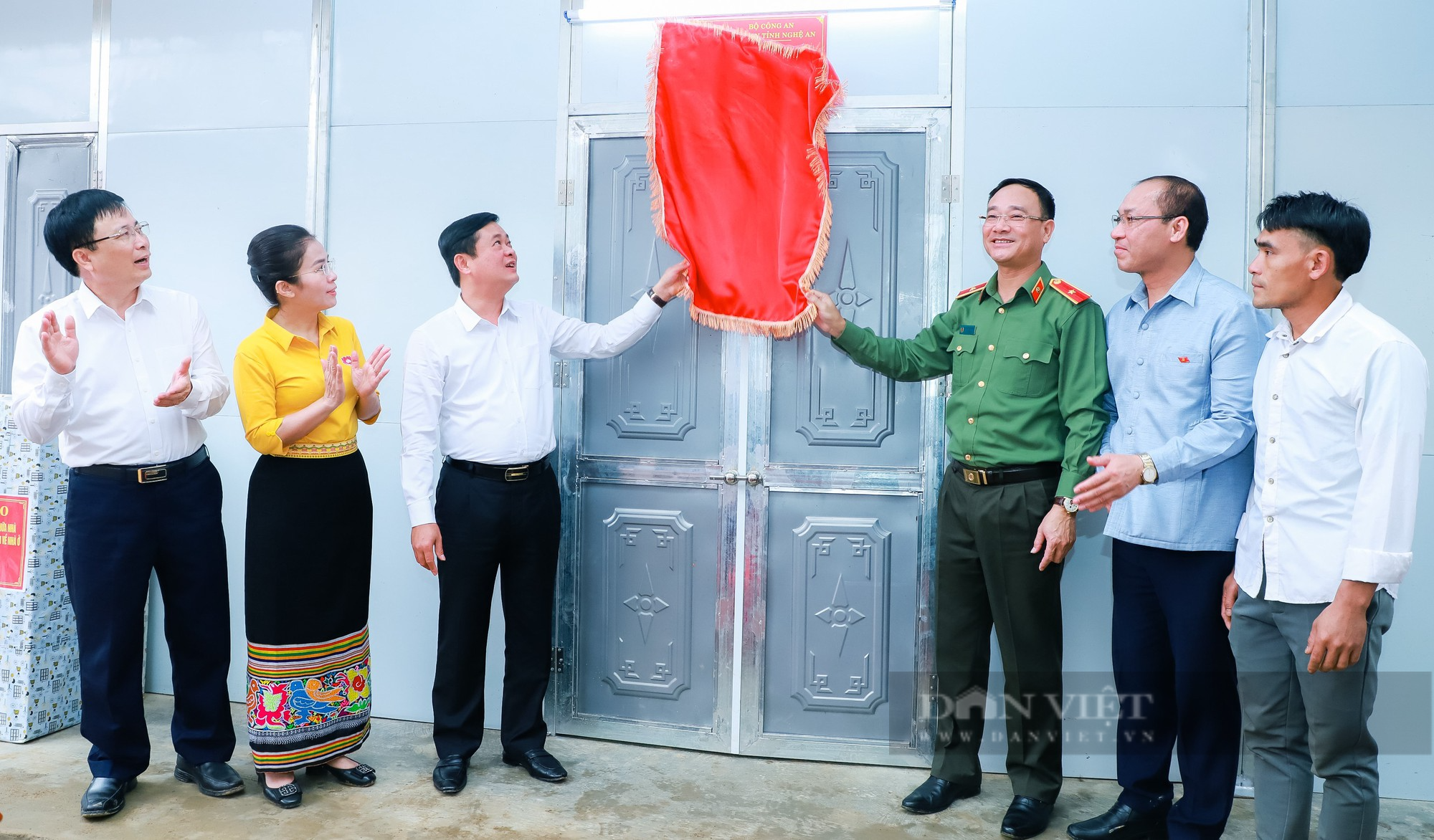 Nghệ An: Bàn giao những căn nhà đầu tiên trong chương trình hỗ trợ xây dựng nhà cho người nghèo - Ảnh 3.