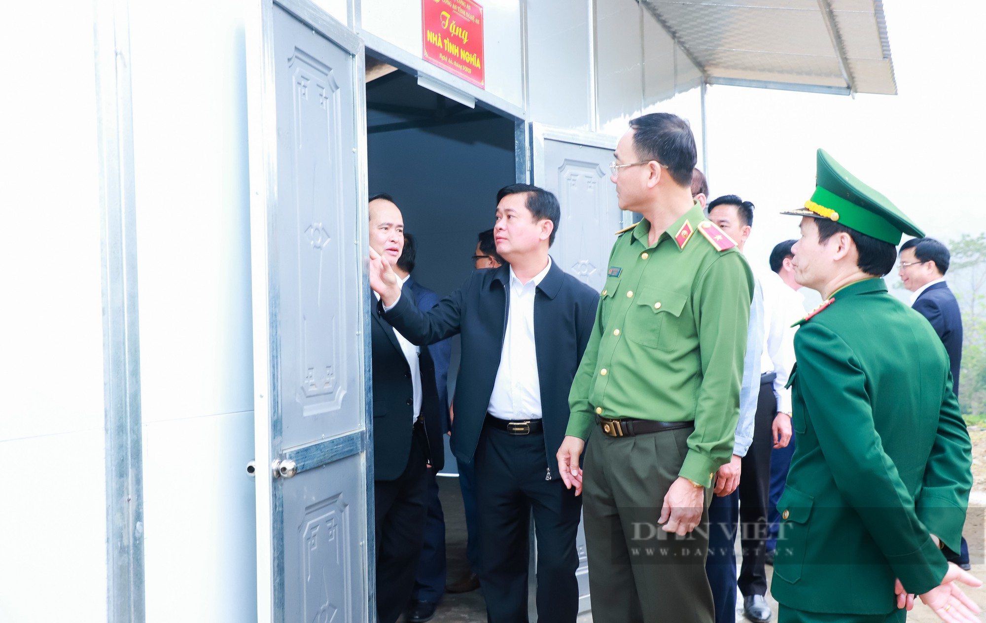 Nghệ An: Bàn giao những căn nhà đầu tiên trong chương trình hỗ trợ xây dựng nhà cho người nghèo - Ảnh 5.