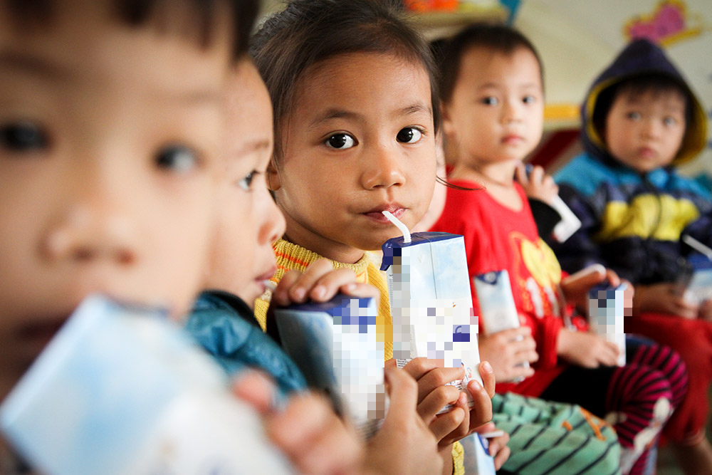 Đánh thuế nước uống có đường: Ly sữa cho trẻ vùng cao, nông thôn thêm đắt đỏ? - Ảnh 1.