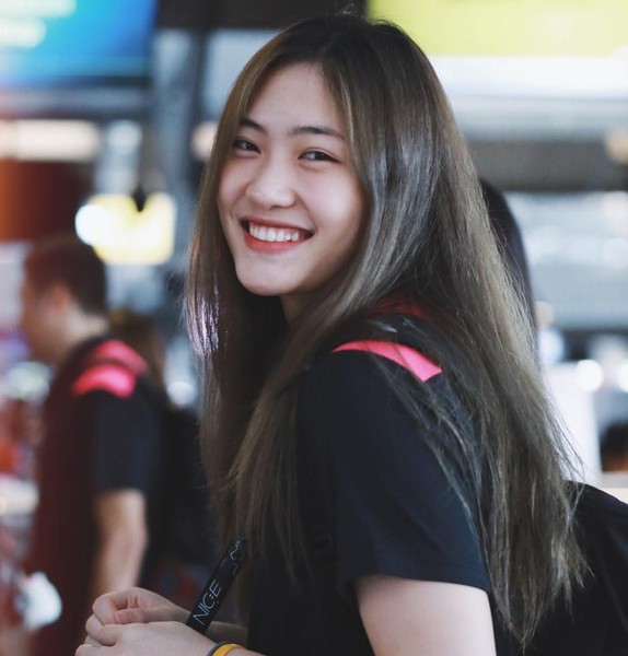 Nhan sắc tựa &quot;nàng thơ&quot; của VĐV bóng chuyền đang gây sốt cộng đồng mạng - Ảnh 4.
