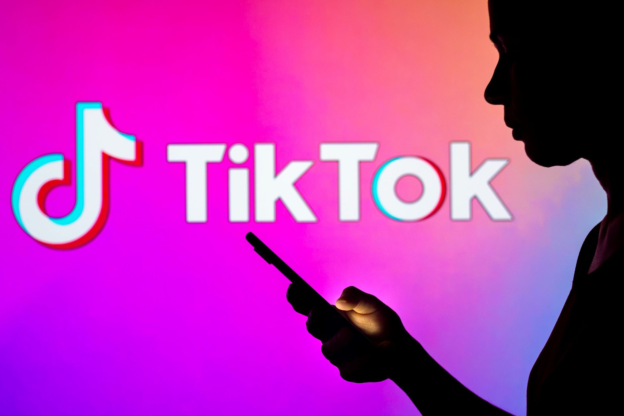 Thực tế, các cơ quan chính phủ và bộ trưởng của Anh ngày càng sử dụng TikTok và các nền tảng khác để giao tiếp với cử tri. Ảnh: @AFP.