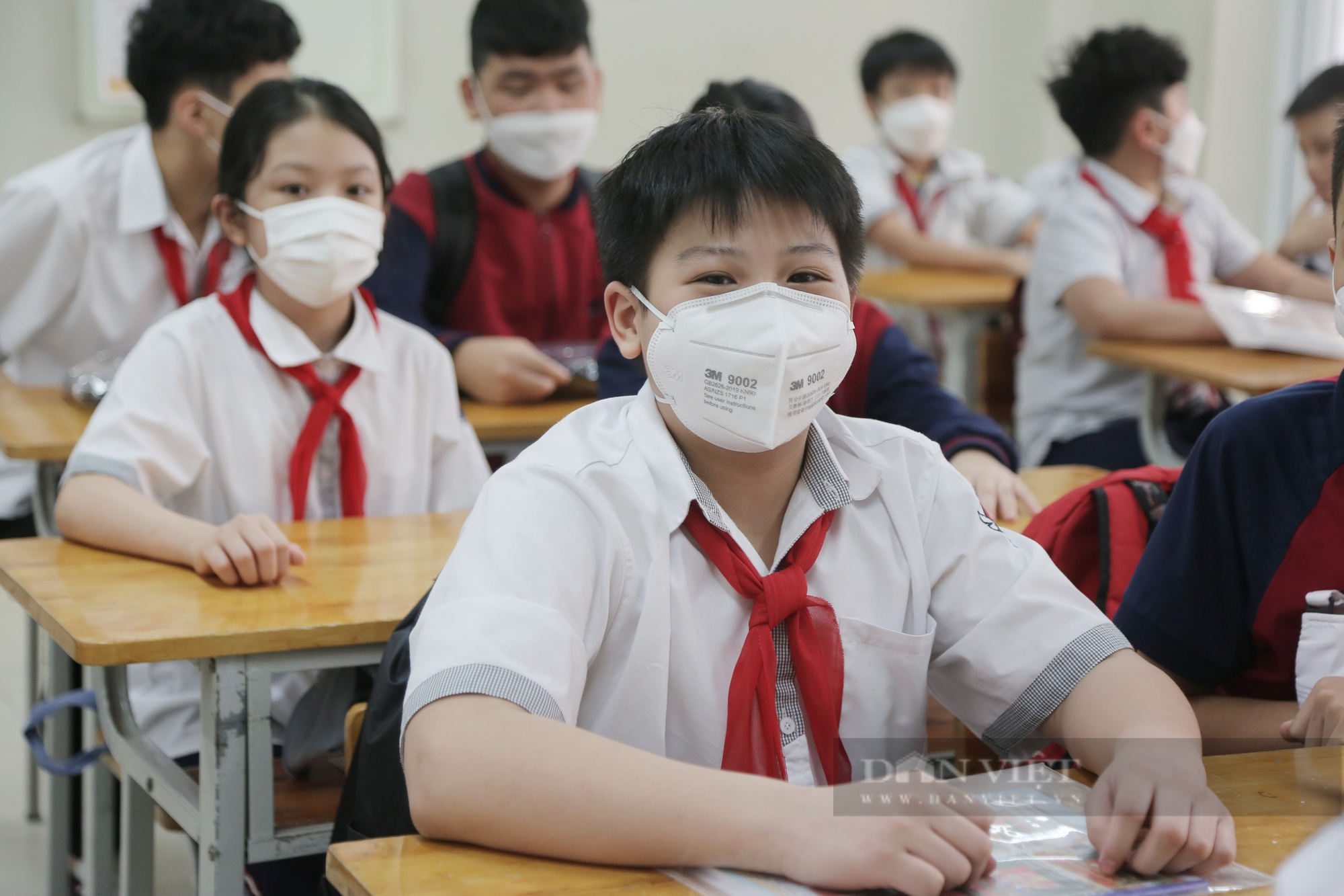Tăng 38.519 học sinh &quot;rồng vàng&quot; vào lớp 6 năm học tới: Hà Nội có thiếu trường lớp? - Ảnh 1.