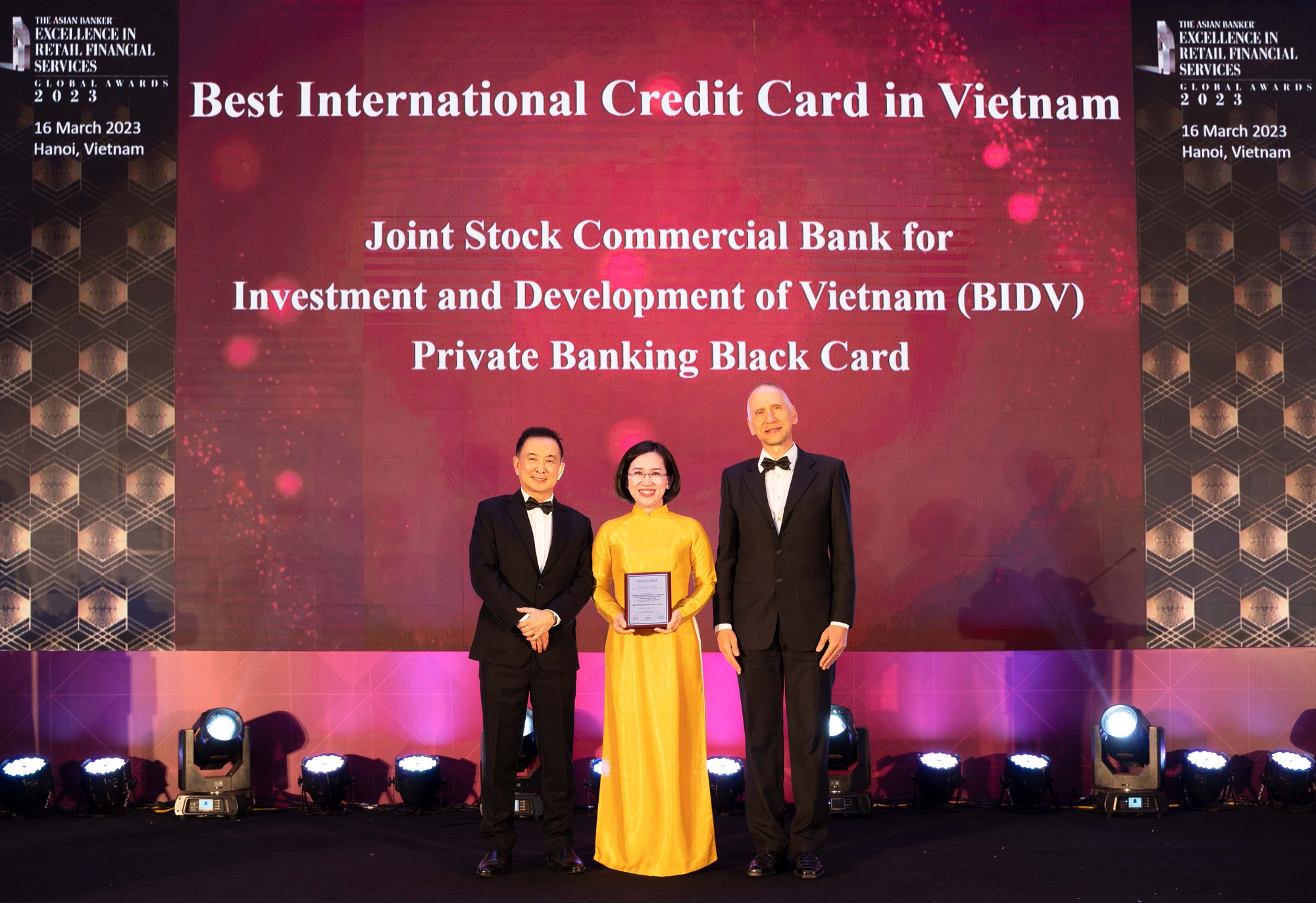 BIDV nhận 04 giải thưởng danh giá về dịch vụ ngân hàng dành cho khách hàng cá nhân - Ảnh 1.
