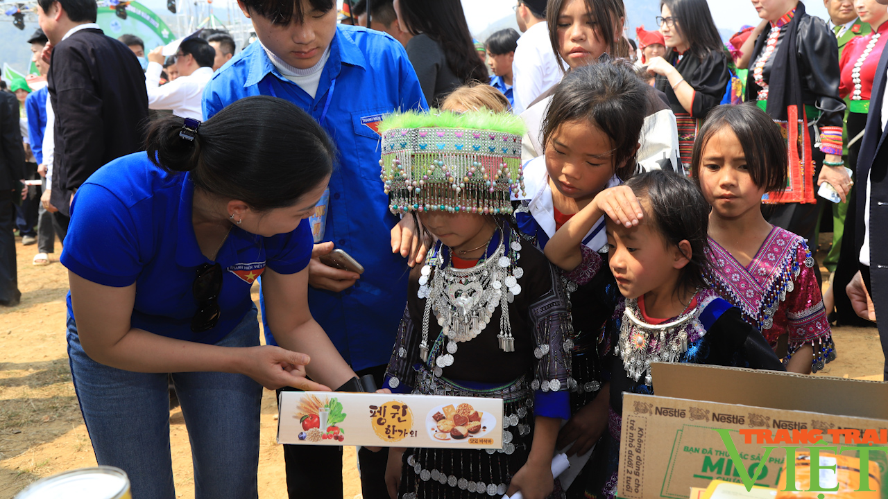 &quot;Phiên chợ 0 đồng&quot; tại vùng cao Tây Bắc - Ảnh 7.