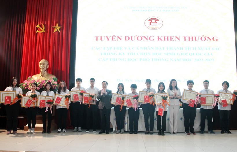 Toàn bộ đề thi và đáp án kỳ thi học sinh giỏi quốc gia 2022-2023 - Ảnh 1.