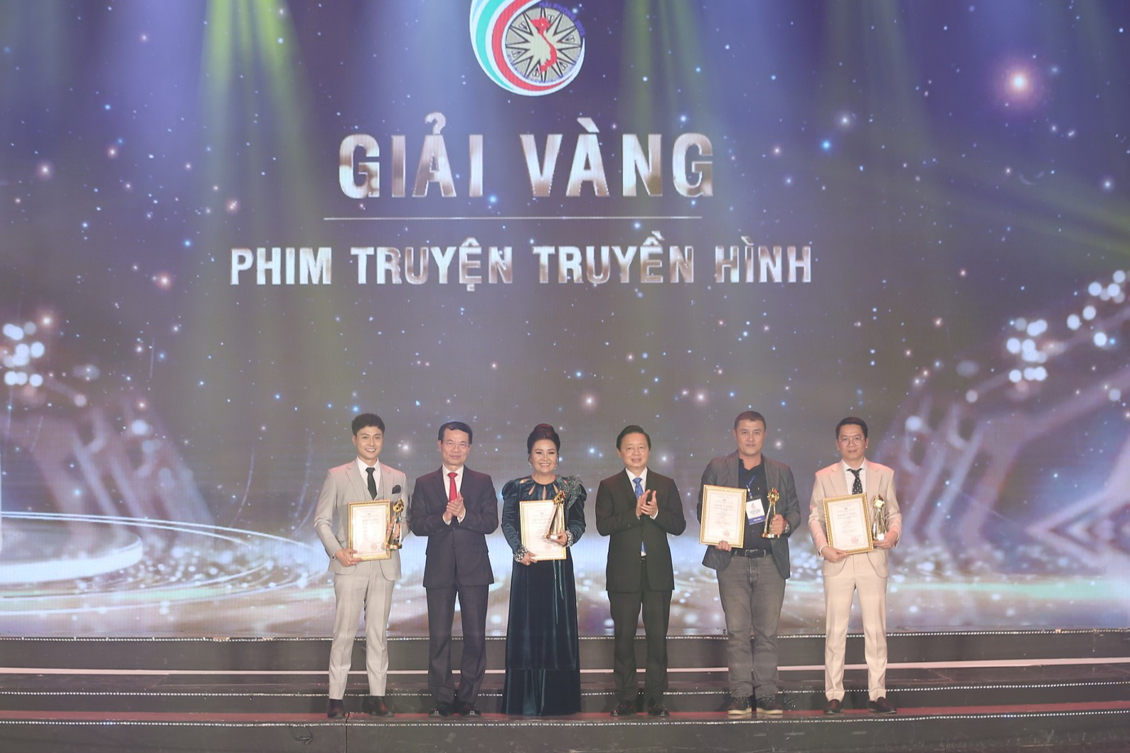  Phản ứng bất ngờ của Thanh Sơn, Ngân Quỳnh khi vượt qua hàng loạt “đối thủ” giành giải Nam/Nữ diễn viên xuất sắc - Ảnh 2.