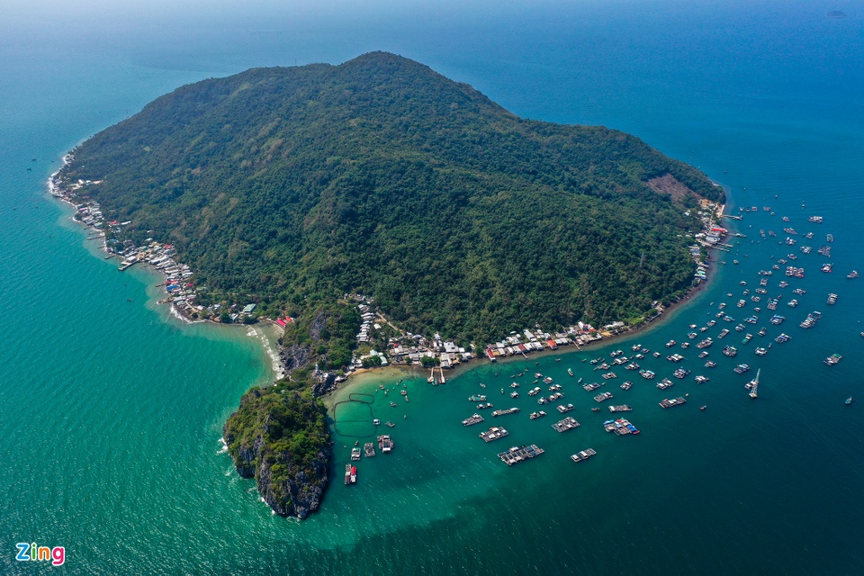 Hòn đảo có cả nghìn bè cá trên biển Kiên Giang - Ảnh 1.