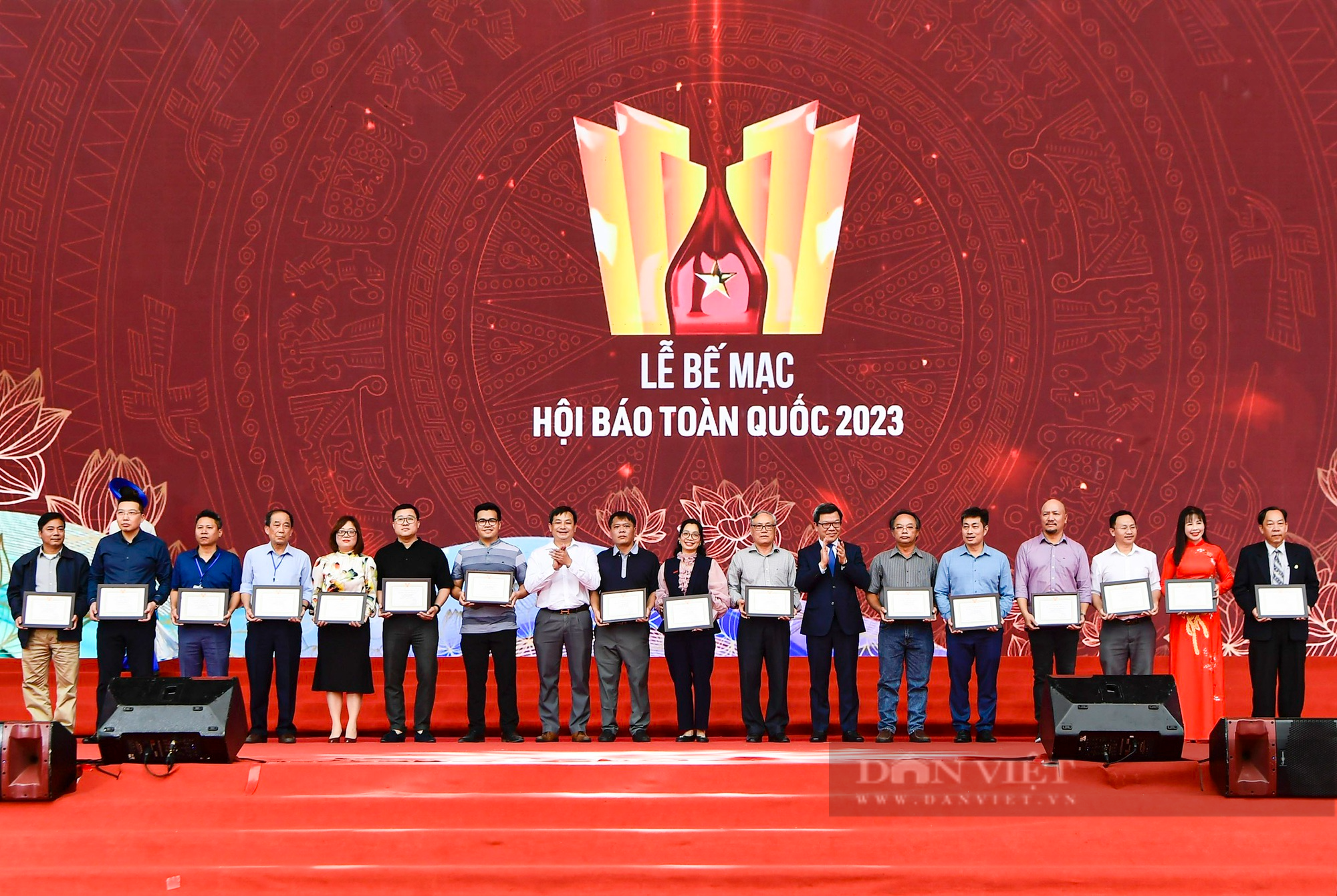 Bế mạc Hội báo toàn quốc 2023: Báo NTNN/Dân Việt đoạt giải Gian trưng bày và Bìa báo Tết ấn tượng - Ảnh 8.