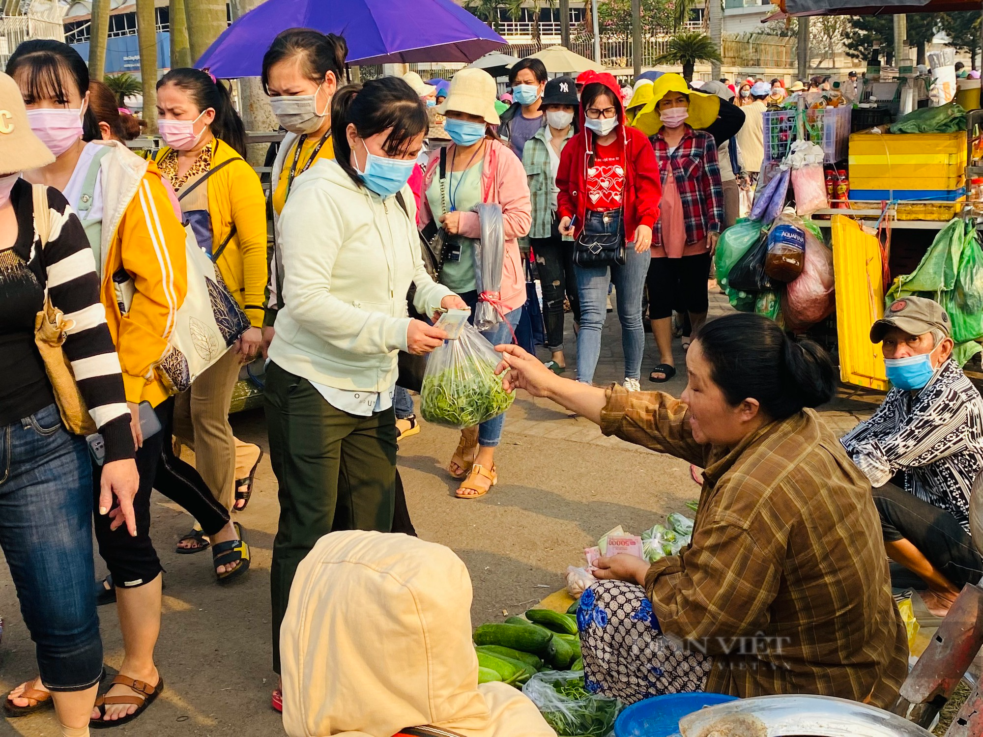 Công nhân giữa làn sóng mất việc (bài 2): Đi làm nơm nớp lo mất &quot;cần câu cơm&quot; khi tuổi không còn trẻ - Ảnh 3.