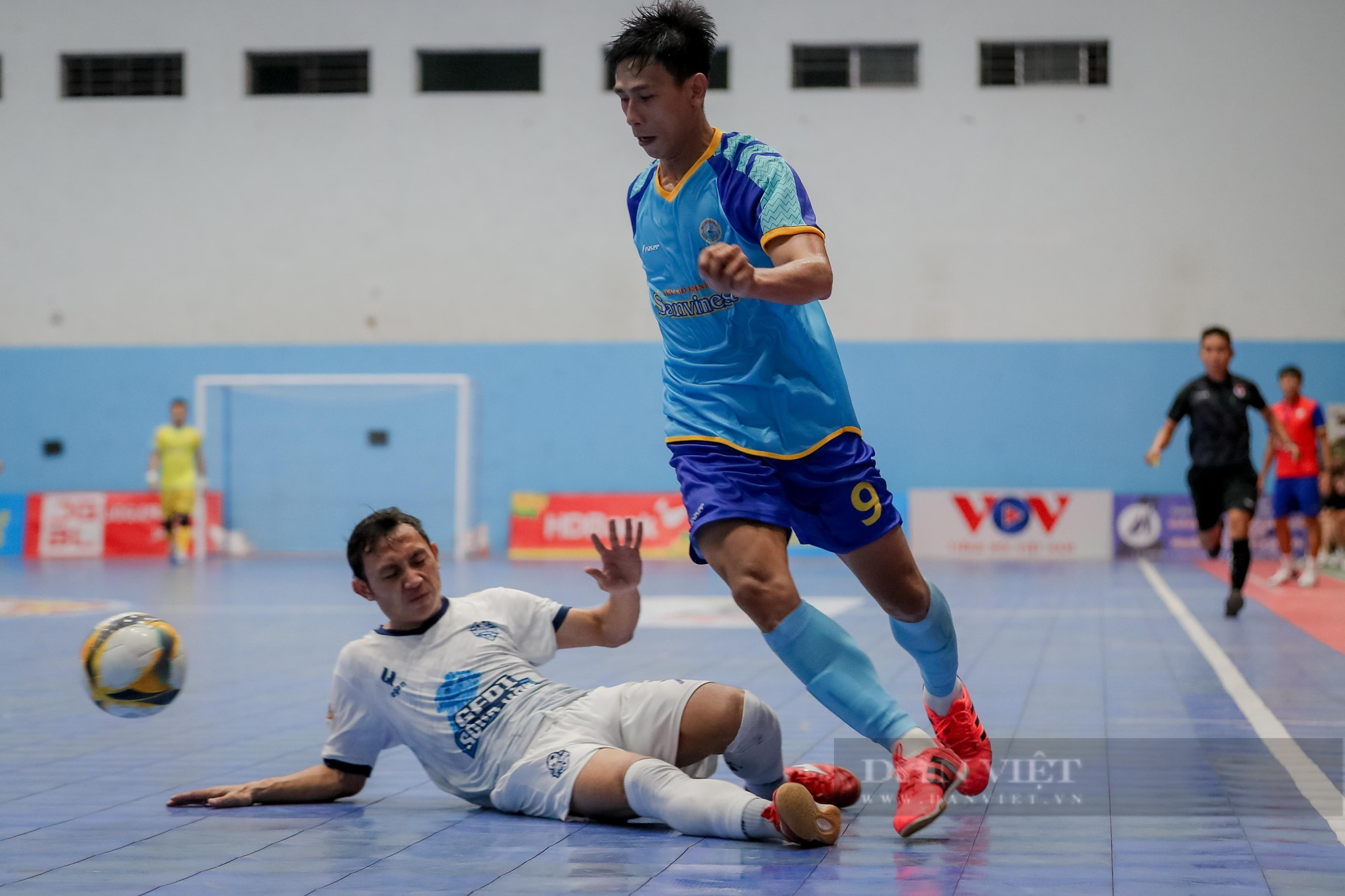 Khán giả ùn ùn đến sân, futsal khởi sắc ngày trở lại  - Ảnh 3.