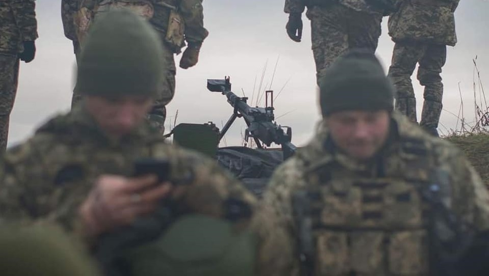 Ukraine đẩy lùi hơn 80 cuộc tấn công của Nga, tiêu diệt 10 xe tăng chỉ trong một đêm - Ảnh 1.