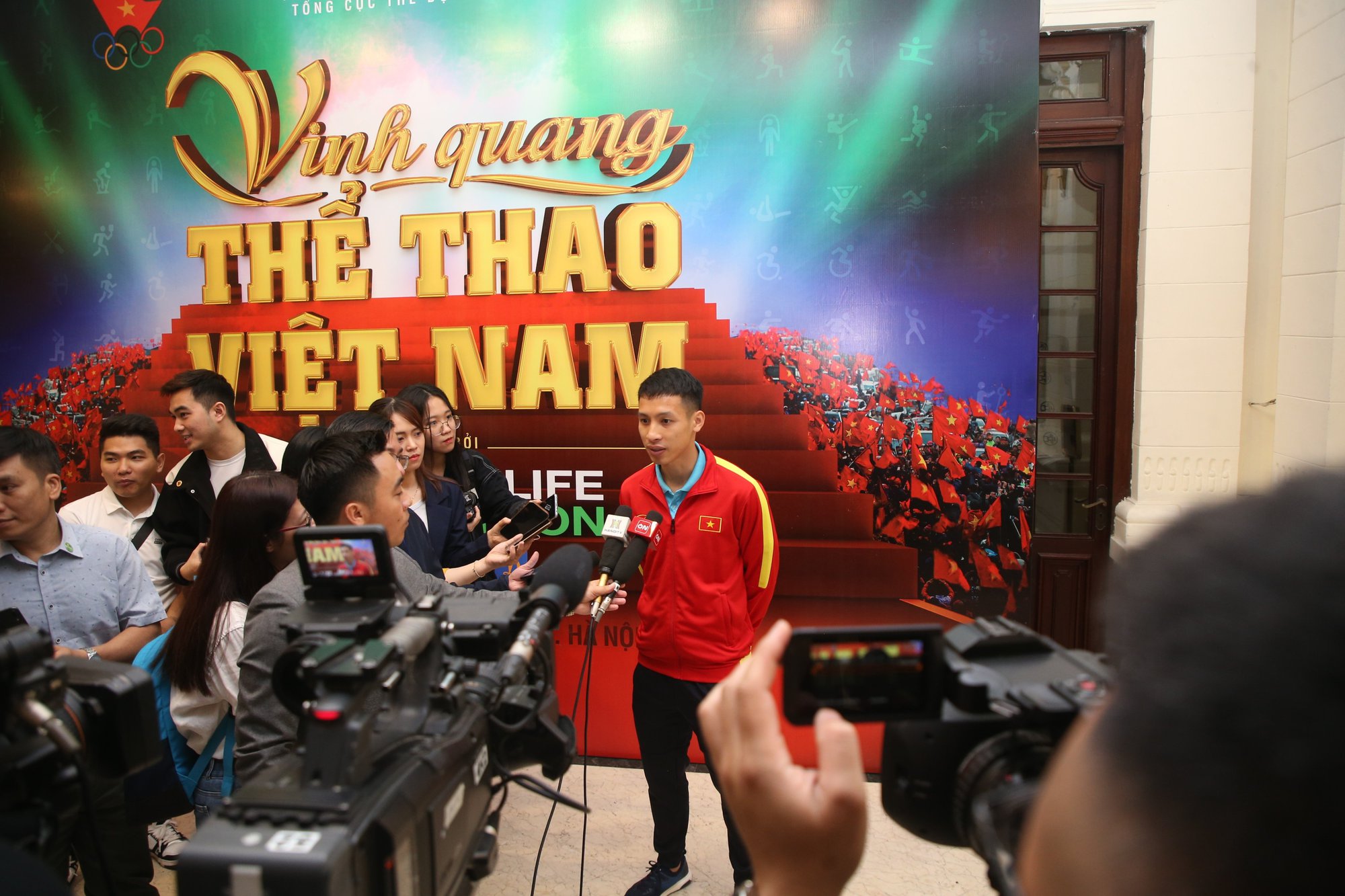 Đỗ Hùng Dũng thể hiện quyết tâm giành vé dự World Cup tại chương trình &quot;Vinh quang TTVN&quot; - Ảnh 2.