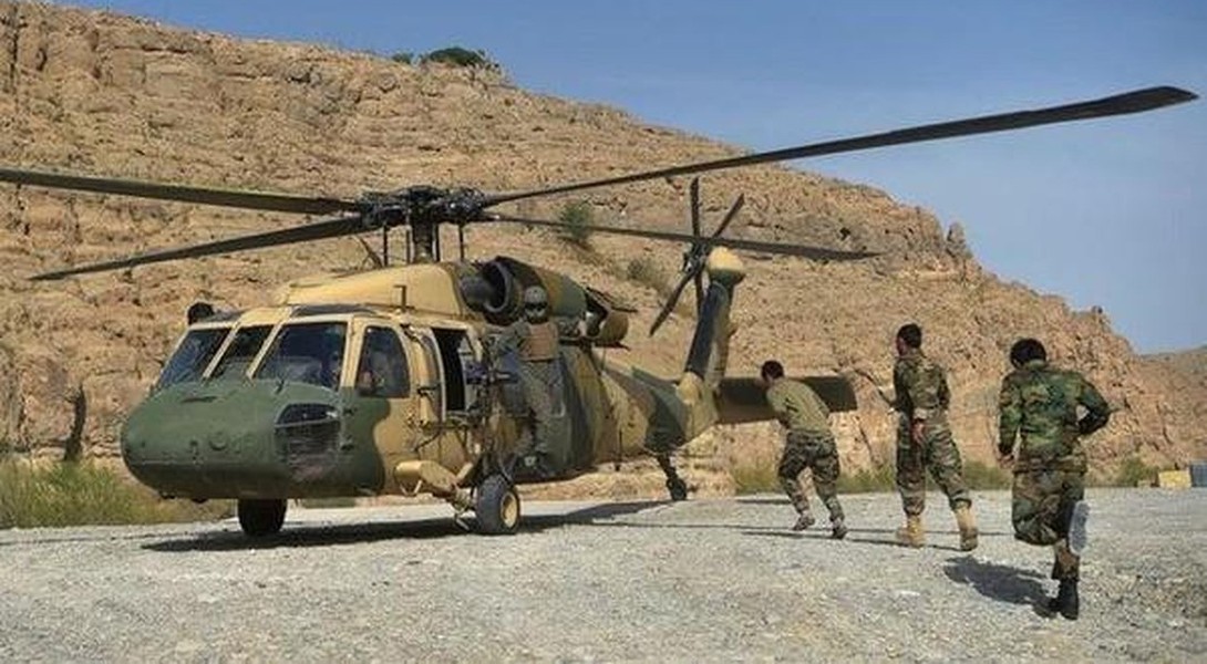 Cận cảnh kho vũ khí trị giá tới 7,2 tỷ USD của Mỹ bị bỏ lại Afghanistan - Ảnh 9.