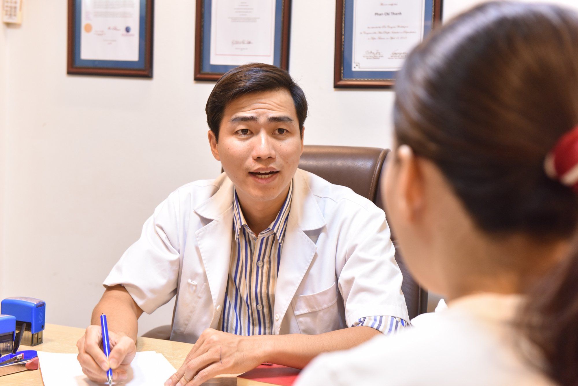 Làm mẹ từ thuở con thơ (kỳ IV): Nhận thức lệch lạc khi trẻ xem phim sex lấy kinh nghiệm - Ảnh 2.