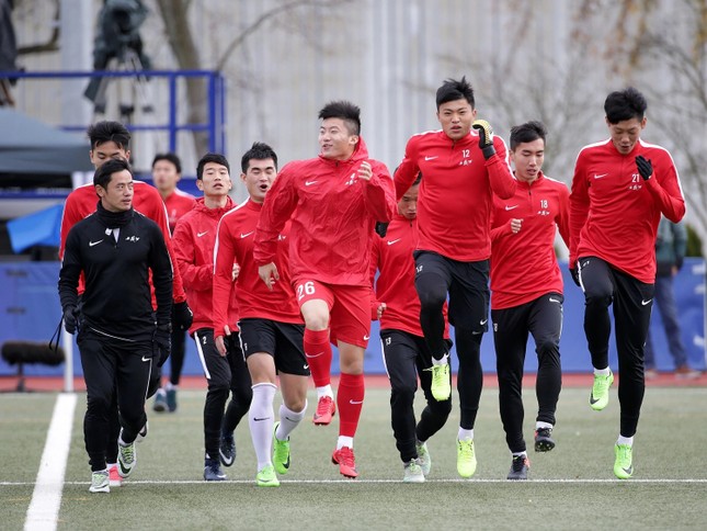 U20 Trung Quốc phàn nàn về mặt sân &quot;đầy ổ gà&quot; tại VCK U20 châu Á - Ảnh 1.