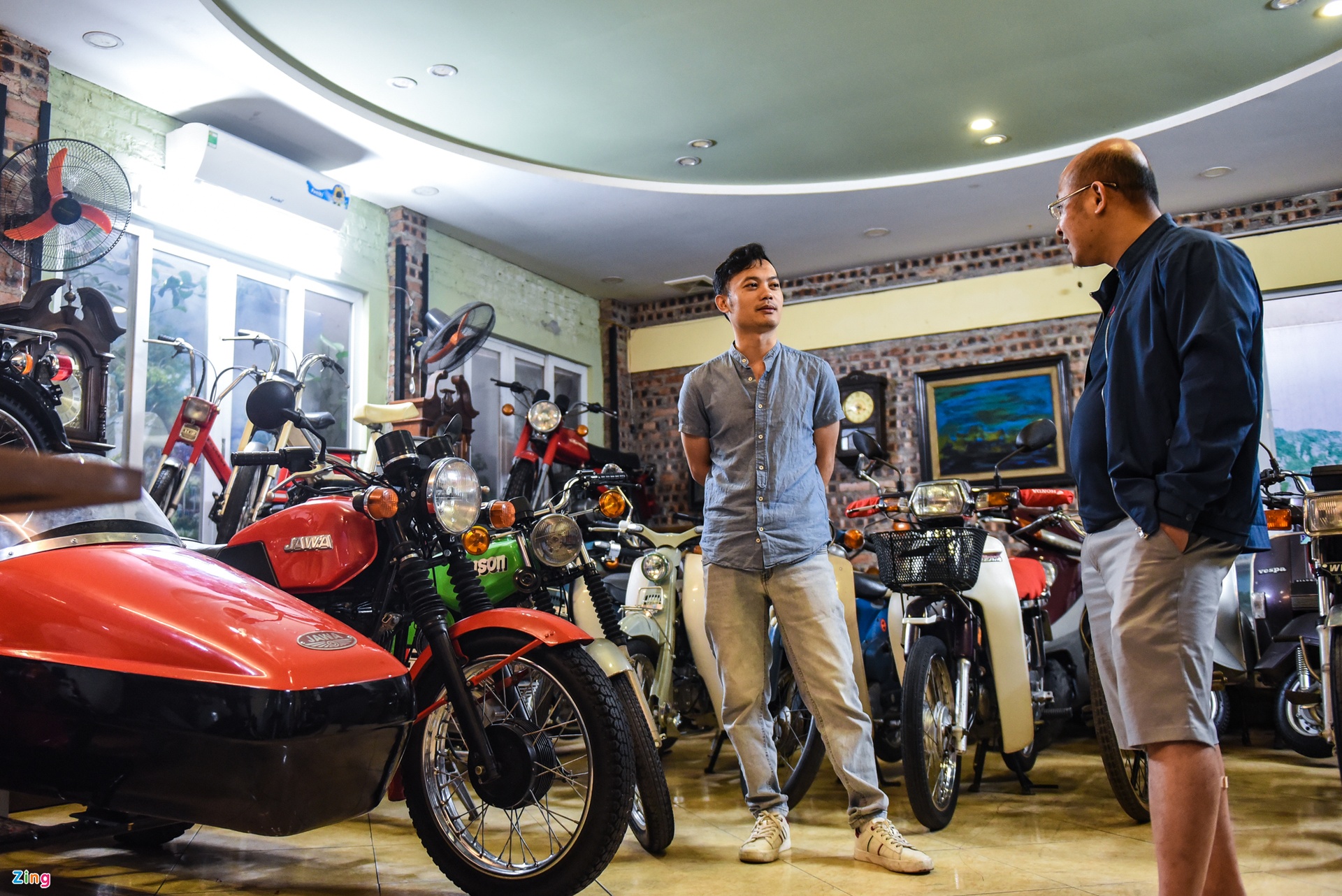 Sidecar, Lambro và loạt xe cổ tiền tỷ của 9x Hà Nội - Ảnh 19. Sidecar, Lambro và loạt xe cổ tiền tỷ của 9x Hà Nội - Ảnh 19.